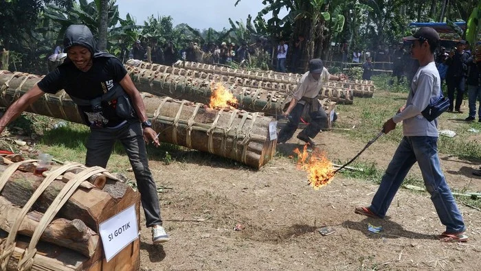 Adu Kuluwung Bogor: Tradisi Meriam Karbit Pasca Lebaran