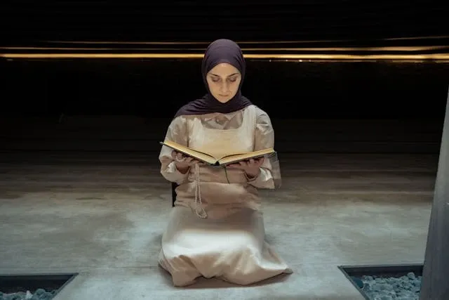 Bacaan Taawudz Lengkap: Teks Arab, Latin & Tajwid