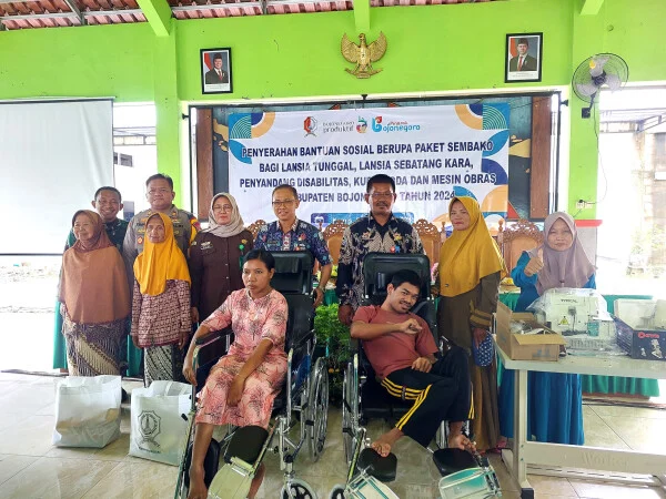 Pemerintah Salurkan Bantuan Sosial untuk Disabilitas dan Lansia di Jawa Timur