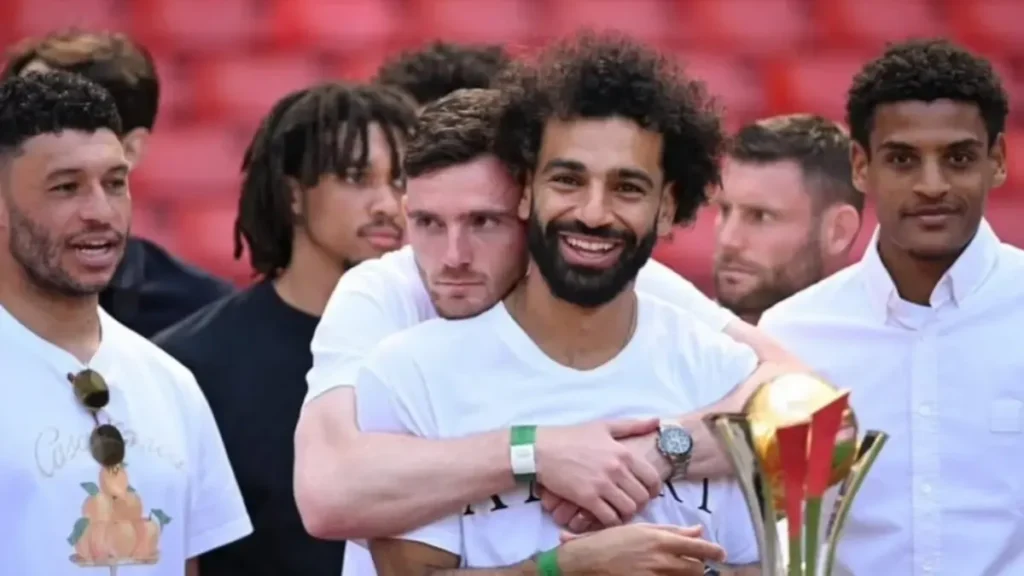 Salah Bantu Robertson Atasi Krisis Percaya Diri di Liverpool