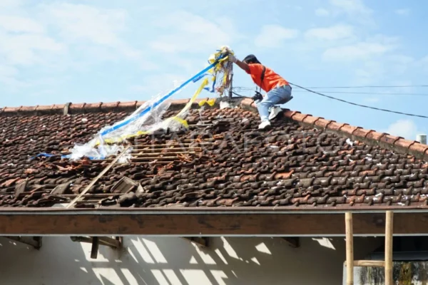 Balon Udara Berpetasan Rusak Rumah Warga Tulungagung