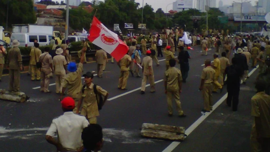 Cekcok Tol Pelabuhan: Innova vs Livina Viral Halangi Jalan