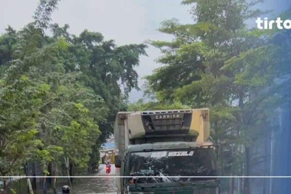 Genangan Jakarta Surut Sabtu Siang, 5 RT Masih Tergenang