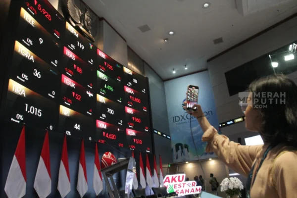 IHSG Turun ke 7.026, BEI Luncurkan Reformasi Transparansi