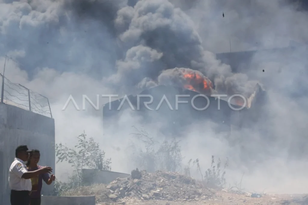 Kebakaran Bengkel Pamulang Tangsel Hanguskan Toko Helm