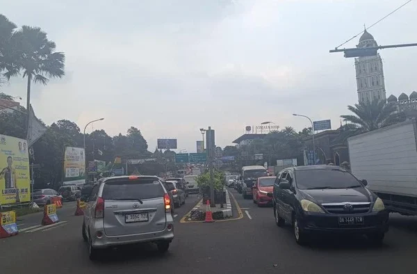Long Weekend Puncak: 73 Ribu Kendaraan Padati Bogor