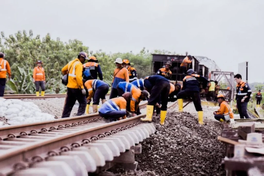 Longsor Maswati-Sasaksaat: KAI Target Selesai 5 Jam