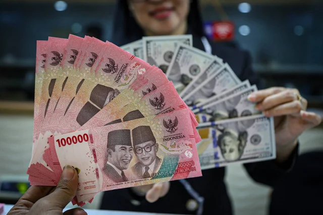 Rupiah vs Dolar AS Tembus Rp17.002, Efek Trump