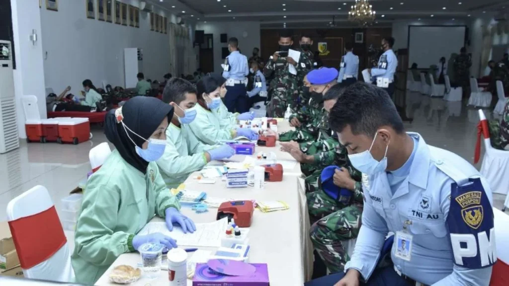 SBY Kenakan Baret Biru Hormati 3 Prajurit TNI Gugur