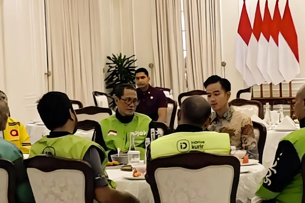 Teddy Gibran Bahas Situasi Indonesia di Istana Wapres